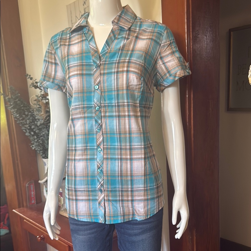 NWT northern reflections size small Plaid Button-Up Women's Top